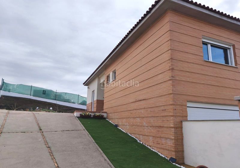 Foto 7199f2a0-6edb-4ced-a583-589844eb48f9. Casa amb aparcament a Layos