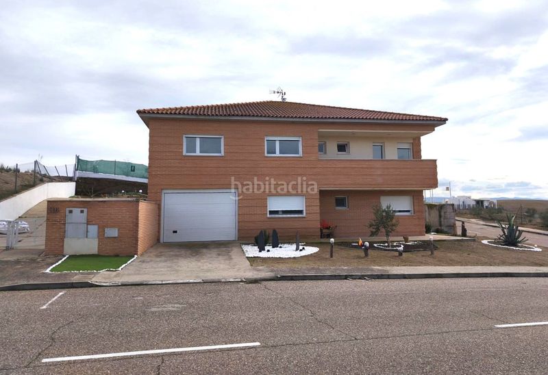 Foto a6bbebfc-9b87-413d-9906-b04476c89936. Casa amb aparcament a Layos