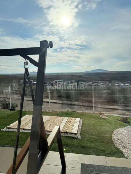 Foto b8b3f85a-ac1e-4380-acad-9fd912110362. Casa amb aparcament a Layos