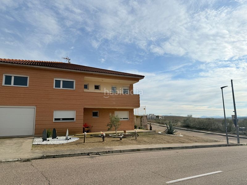 Foto cdf8a650-0913-4d1d-9f5a-3cef0216269b. Casa amb aparcament a Layos
