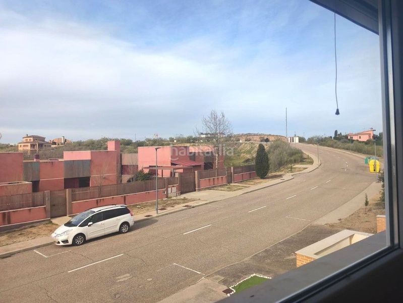 Foto e780aea1-16b9-48ad-a79f-05ea1430886c. Casa amb aparcament a Layos
