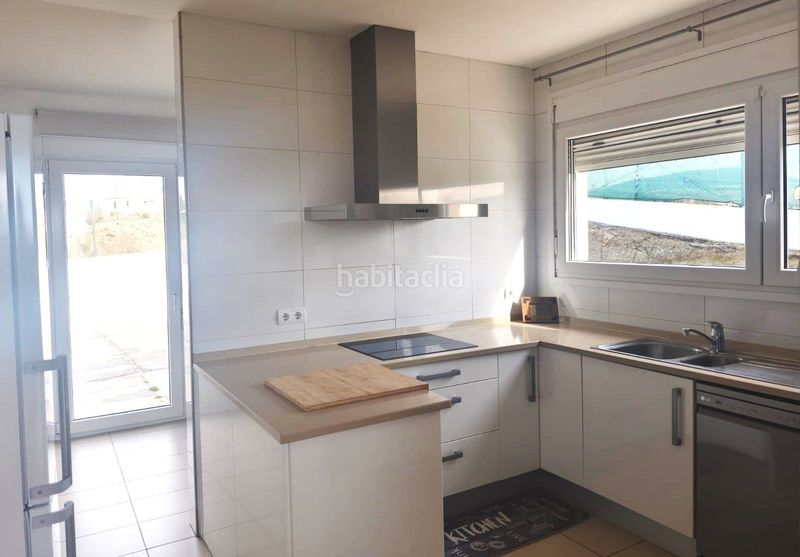 Foto ec063fd9-f3c1-4967-a252-620c16b91c7b. Casa amb aparcament a Layos