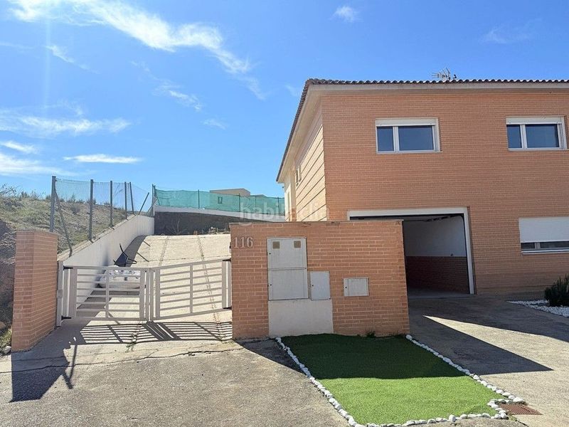Foto f7d1ac7a-5430-46ea-afbd-8ff38be01b6a. Casa amb aparcament a Layos