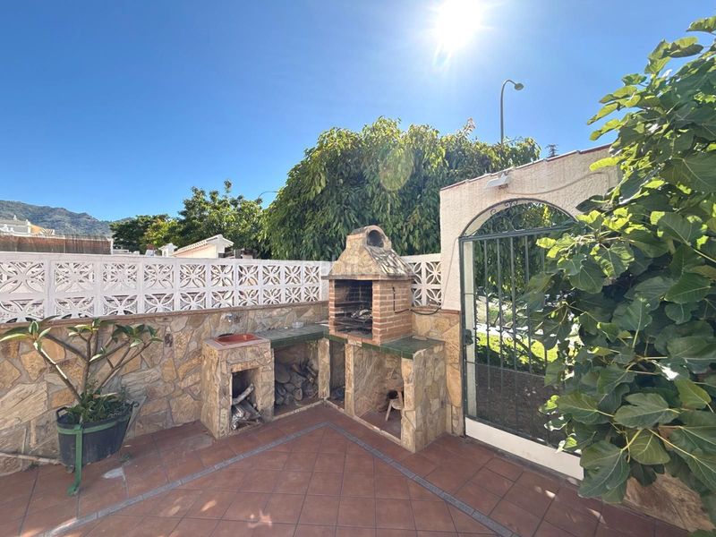 Foto 622ec7f8-886d-4ca7-b781-67fd840f162e. Casa adossada amb aparcament a Avda Pescia - Ctra de Frigiliana Nerja