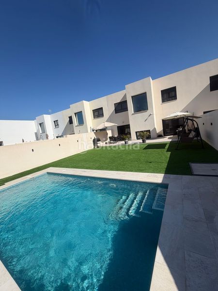 Foto 17a0f395-0447-470b-befa-e5da541697ec. Casa adossada amb aparcament a Almerimar Ejido (El)