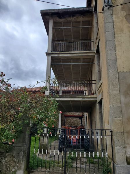 Foto 0c4109ee-fbac-44c6-981c-147a6db1aac2. Edificio in Soba