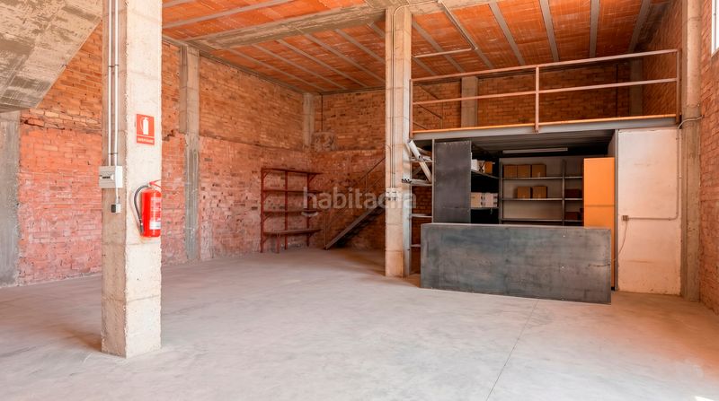 Foto 4b5624da-6cce-403a-a7b3-c57e1d8afd63. Edificio in Guaro