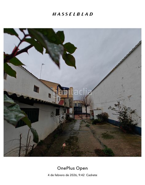 Foto 73f51208-2ed0-4ff0-b910-2f4c6cdbc61d. Edifici a Cadrete