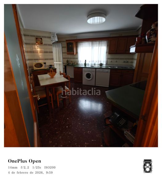 Foto ac272d38-6ba0-44db-b56d-f94d9eeacf53. Edifici a Cadrete