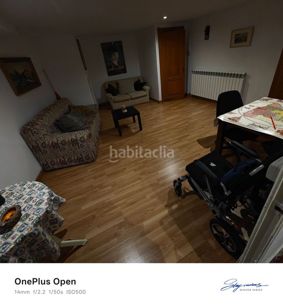 Foto db3bdbbc-9531-4181-9135-1a9a8a1fa3b1. Edifici a Cadrete