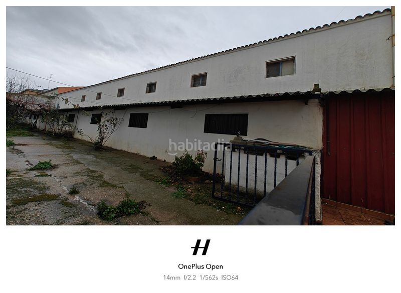 Foto df773337-fa9a-4f1f-bcf4-ab8a4ffe82cc. Edifici a Cadrete