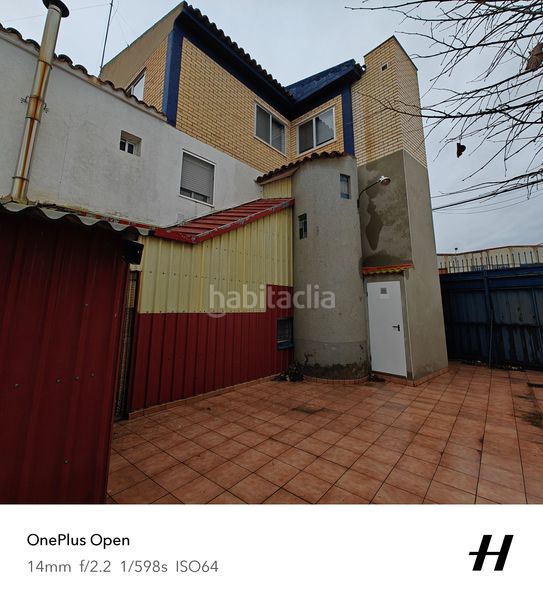 Foto f75836d6-d2d8-46a4-a3c3-a067514bb06d. Edifici a Cadrete