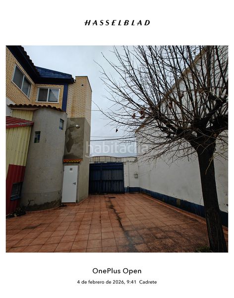 Foto ff2f57a8-a55d-460d-9f64-20d2a78fdac3. Edifici a Cadrete