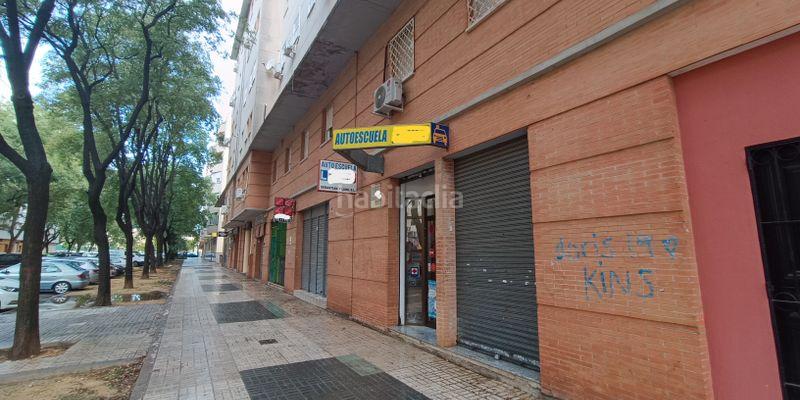 Foto 121cf0b7-b9d0-441e-b413-d4a72bfdc42e. Local comercial en colores - entreparques Sevilla