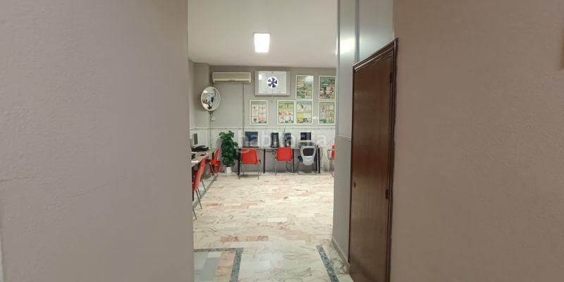 Foto 804ba1c9-bb56-4567-be2a-038c9532f96c. Local comercial en colores - entreparques Sevilla