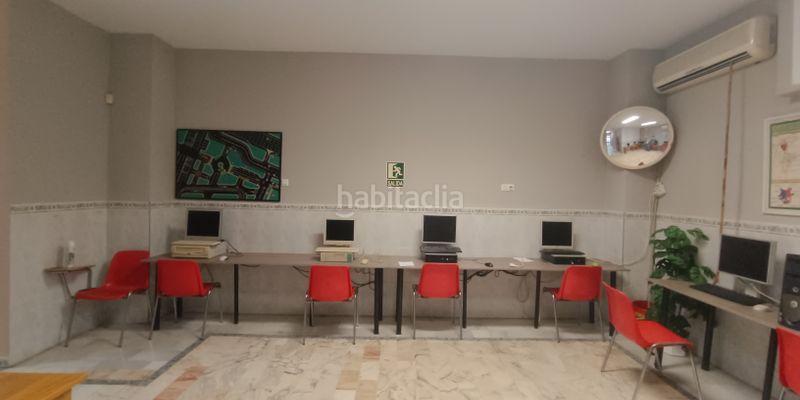 Foto c386b6a9-09eb-4ef2-a372-a152649f3497. Local comercial en colores - entreparques Sevilla