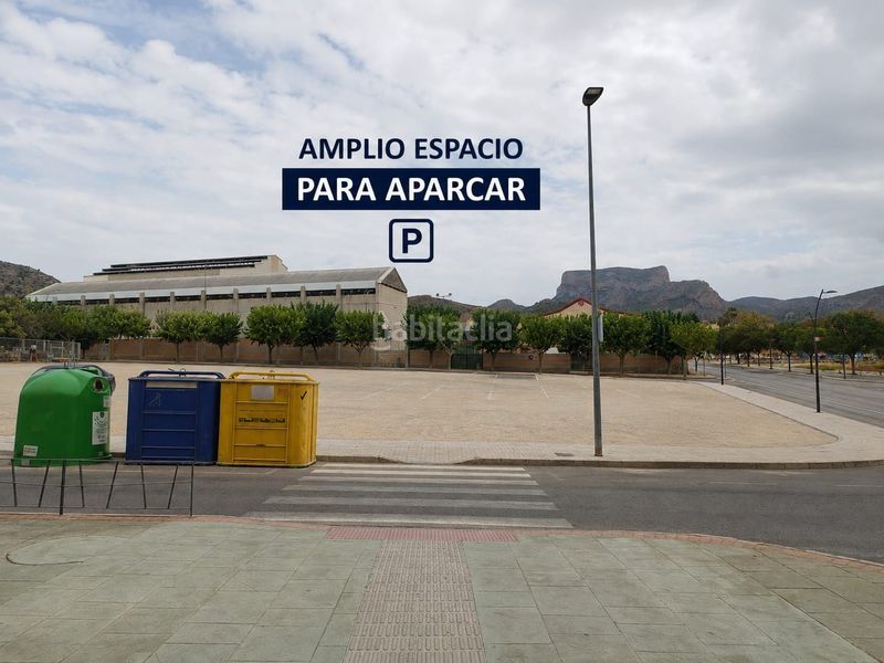 Foto 7fff02b4-9624-42cb-9433-c18301e42d29. Local comercial a Petrer