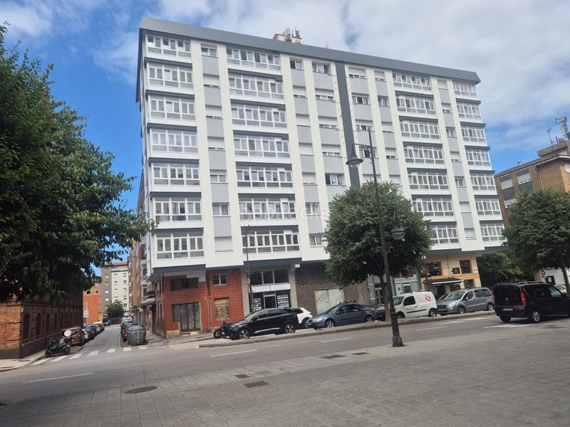 Foto bcee0553-c5c8-4053-b98d-d586640d7503. Flat in La Calzada Gijón