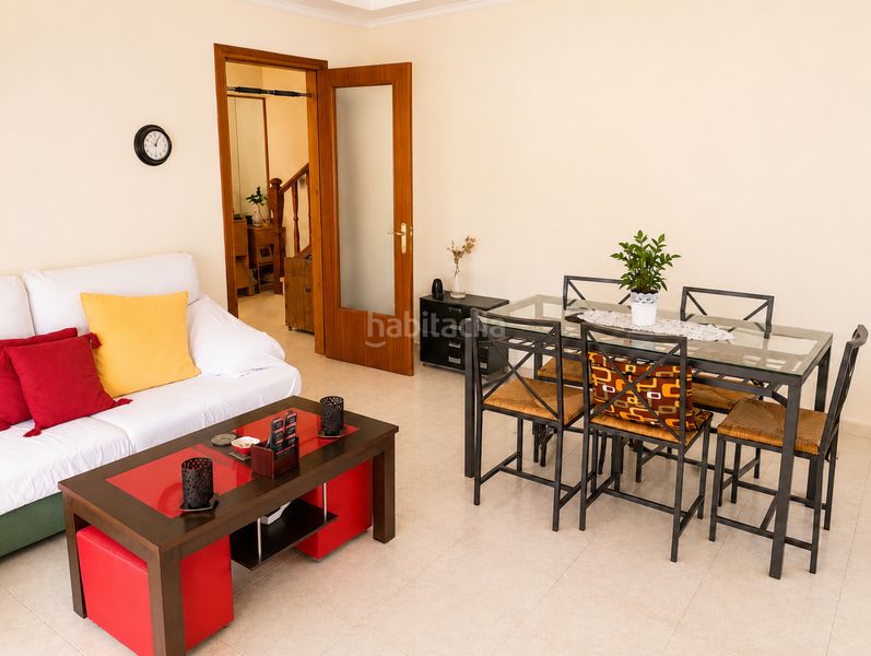 Foto b218b763-6008-4f60-abd7-2cb46bb33b53. Casa amb aparcament a Alcanar