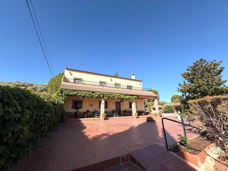 Foto fcfd9559-0a08-4d7f-a3ed-ed11c281d1d1. Casa amb aparcament a Zona de la Vega Antequera