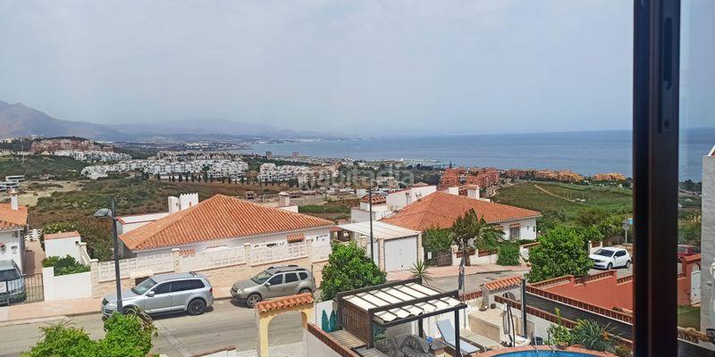 Foto 3d3f2041-3e74-4ef1-8b98-1e28c1ff62fb. Piso en urbanización p 37 en Puerto de la Duquesa Manilva