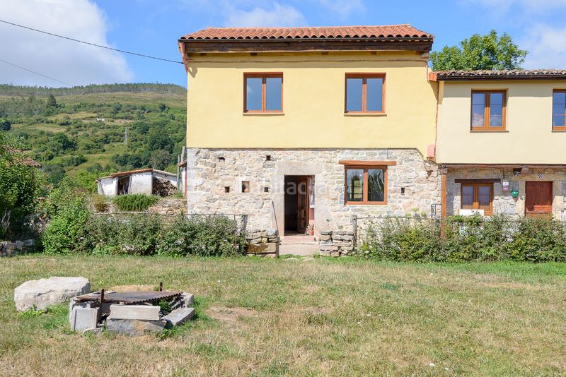 Foto 56d256ea-9ca4-47b9-851c-a73866515ffd. Casa adossada a Cabranes