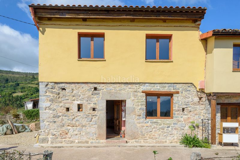 Foto e6b9e74f-00fa-4f7d-a4cf-a2ce69e5cd7c. Casa adossada a Cabranes