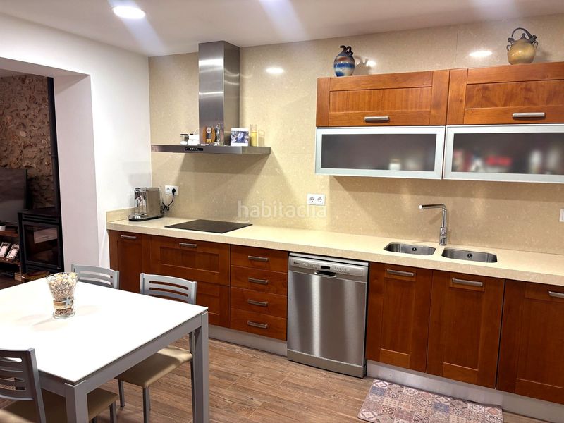 Foto c9e8c4d6-daab-4581-8acd-c6a15a2ed63c. Casa adossada amb aparcament a Alcanar