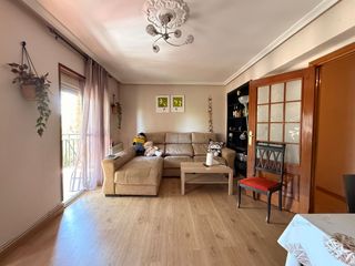 Etagenwohnung in Calle Natalio Tortuero