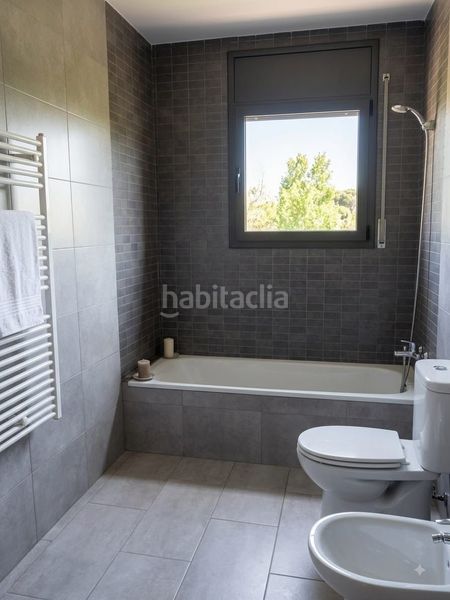 Foto 70f0ed94-29a9-4344-a78d-e9f710d67f5a. Casa adossada amb aparcament a Cercs