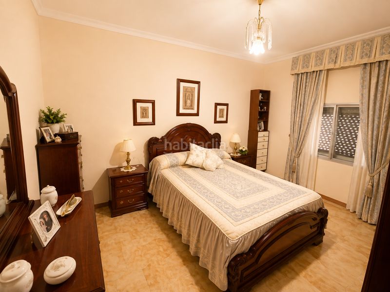 Foto acb2efe3-186e-4800-bab5-f1a59988618e. Casa amb aparcament a Écija
