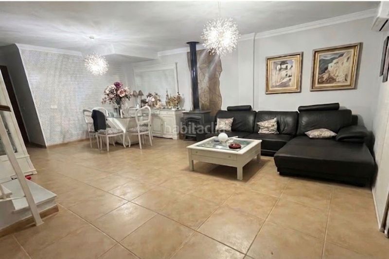 Foto 6a87ac6c-c724-4e3f-8d77-61530df525a3. Casa adossada amb aparcament a Coín
