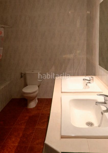 Foto 48376af5-cf92-4a54-a3ca-cac35595770a. Casa amb aparcament a Constantina