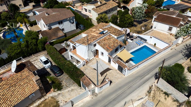 Foto 1dab31eb-0820-44e9-aaa5-6905df4a49cb. Casa amb aparcament a Cala Advocat-Baladrar Benissa