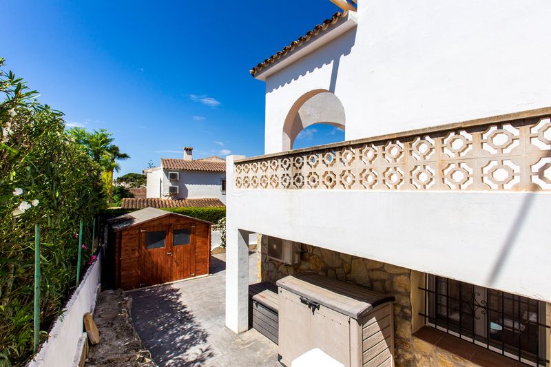 Foto 57f2b2a4-460a-4fda-a357-0a87cddeb4db. Casa amb aparcament a Cala Advocat-Baladrar Benissa