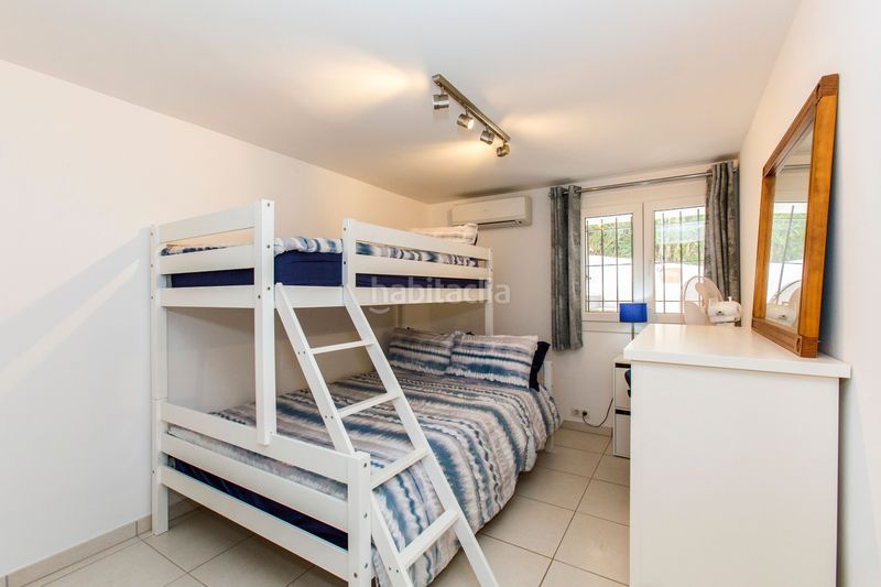 Foto a0d30d52-b3cc-4c10-bbd7-edc54e780285. Casa amb aparcament a Cala Advocat-Baladrar Benissa