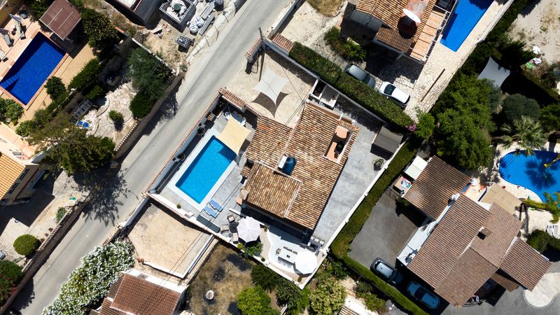 Foto a36001b1-b910-44a8-a39b-c2e60c818e21. Casa amb aparcament a Cala Advocat-Baladrar Benissa