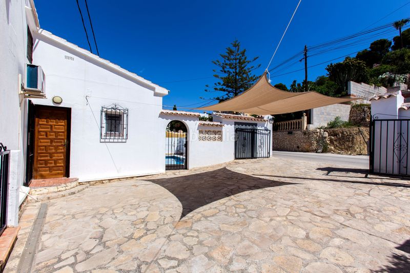 Foto b07a9812-f9a7-4770-a1e9-824628f4fc3e. Casa amb aparcament a Cala Advocat-Baladrar Benissa