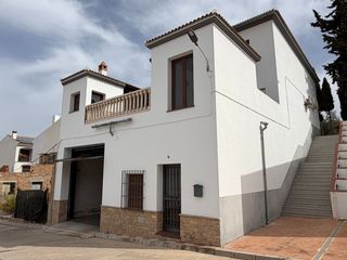 Semi detached house in Calle Olivos