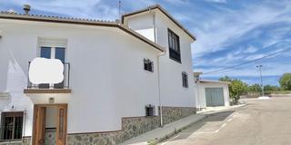 Casa adossada a Avenida de granada
