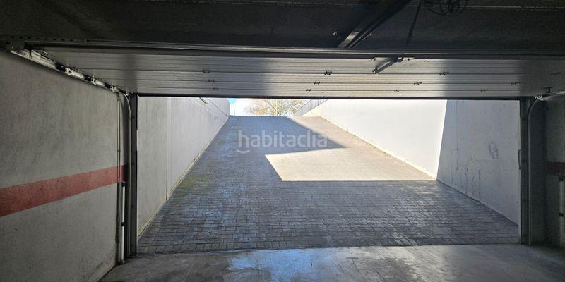 Foto 0d9a070a-2527-4b38-a4c3-9b485d3c6973. Parking voiture dans Palmete Sevilla