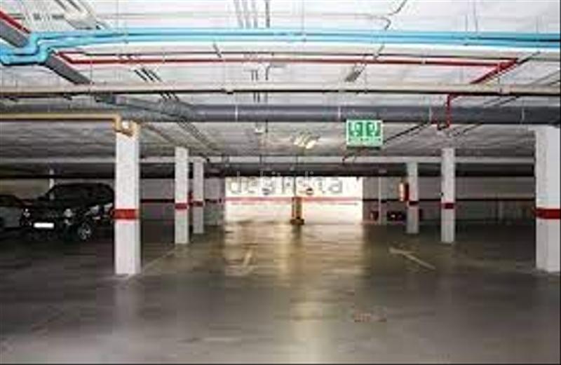 Foto 41688735-1a8e-4a8e-9ee1-cfe68f19dcaf. Parking voiture dans Palmete Sevilla