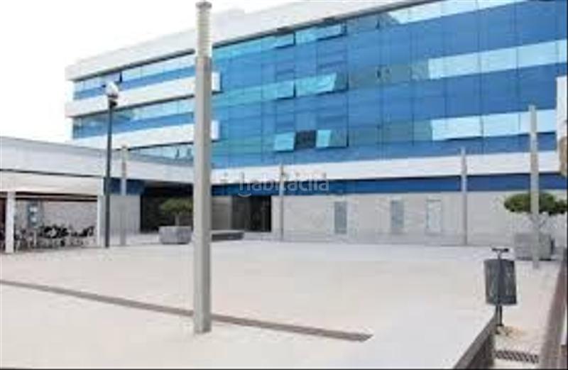 Foto 4b6cddec-528e-43f7-b0aa-334e4ff9f2d0. Parking voiture dans Palmete Sevilla