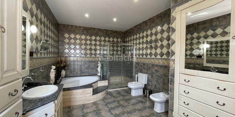 Foto 34ae391b-f378-4e8d-99c3-70c5438fc36c. Maison avec parking dans Loja
