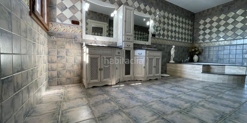 Foto 4a574ad0-142f-4614-9324-5ced794e574f. Maison avec parking dans Loja