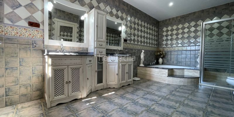 Foto 78a8d7fc-6b10-4b3d-bdf2-5d301ba3c9fd. Maison avec parking dans Loja