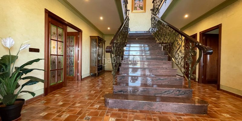 Foto ac9b7bff-faba-45c2-9314-a21058dd9b0e. Maison avec parking dans Loja
