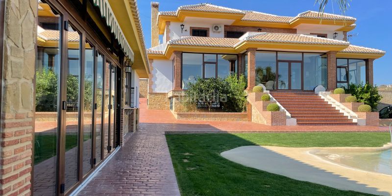 Foto b8dd3f49-9d73-4f6b-a13d-865059cc1f8c. Maison avec parking dans Loja