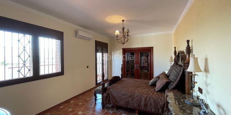 Foto eec6deaa-1b2f-45bd-b829-a8b648d30e34. Maison avec parking dans Loja