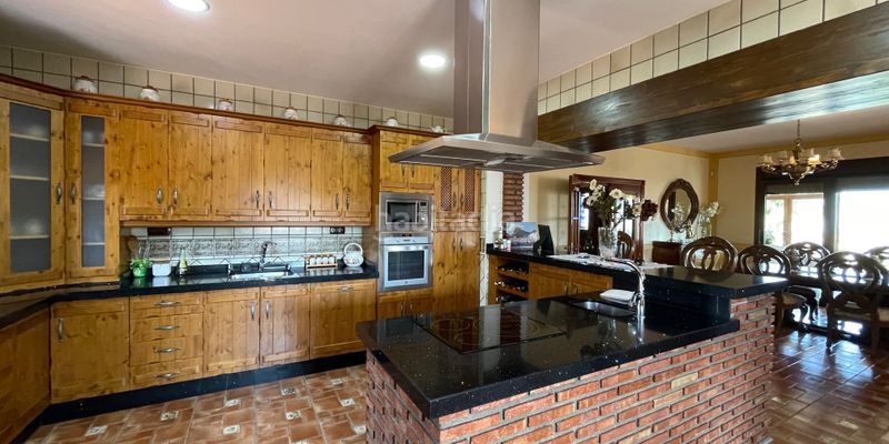 Foto f52b44e5-17c8-4d59-b054-10f2eed78348. Maison avec parking dans Loja